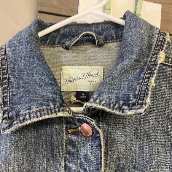 NWT-Universal Thread Homemade Floral Embroidered Medium Wash Jean Jacket- Medium - Picture 3 of 13
